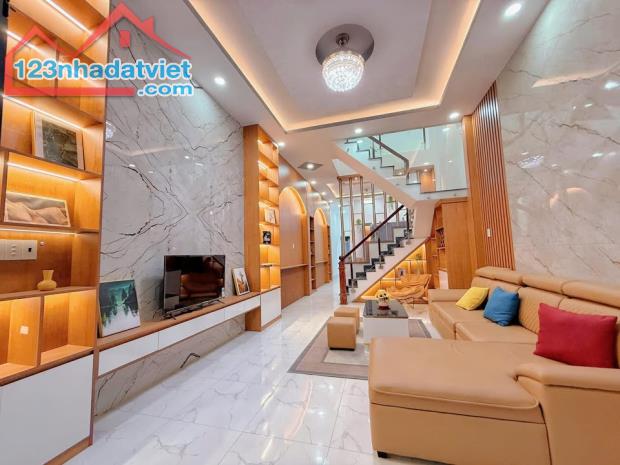 BÁN NHÀ QUẬN 5-47M2-4 TẦNG- HXH- VÀI BƯỚC RA MẶT TIỀN NGUYỄN TRÃI- NHỈNH 9 TỶ