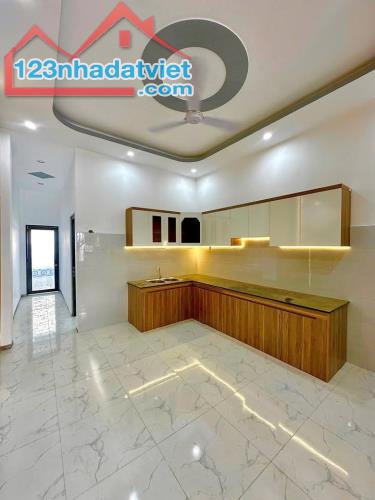 BÁN NHÀ QUẬN 5-47M2-4 TẦNG- HXH- VÀI BƯỚC RA MẶT TIỀN NGUYỄN TRÃI- NHỈNH 9 TỶ - 2