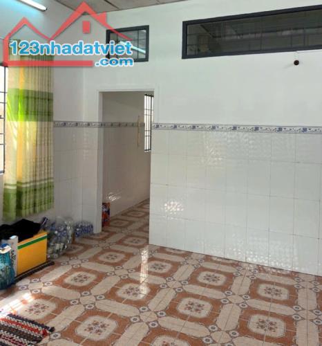 nhà 3,3 triệu 2 phòng ngủ cách chợ Cái Răng 300m - 3