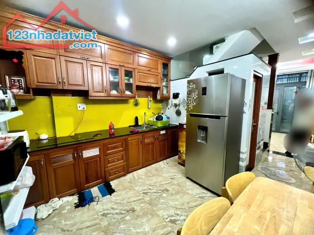 CHIẾN LƯỢC --BÌNH TÂN --40M2 -5 TẦNG --GIÁ CHỈ :4:95 TỶ (TL) - 2