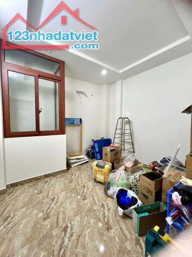 CHIẾN LƯỢC --BÌNH TÂN --40M2 -5 TẦNG --GIÁ CHỈ :4:95 TỶ (TL) - 4