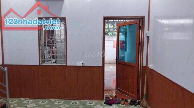 Chính chủ cho thuê nhà riêng cấp 4 có gác xép tại Âu Cơ, Tây Hồ. Giá 6tr có thương lượng - 2