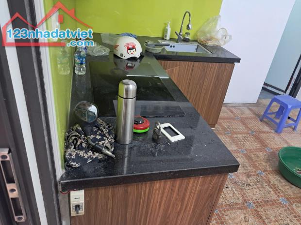 Bán căn hộ tập thể tầng 1, sổ đỏ, tại Đống Đa, Hà Nội, cách bệnh viện Bạch Mai 700m - 1