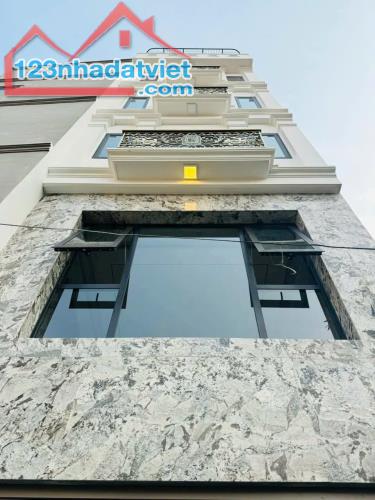Bán nhà 640 Nguyễn Văn Cừ, Phường Gia Thụy, Long Biên. Thang Máy, 52m x 6T. Lh 0965858116
