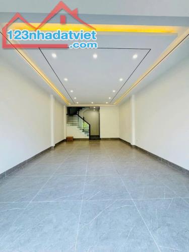 Bán nhà 640 Nguyễn Văn Cừ, Phường Gia Thụy, Long Biên. Thang Máy, 52m x 6T. Lh 0965858116 - 1