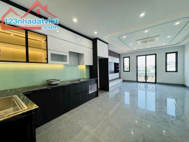 Bán nhà 640 Nguyễn Văn Cừ, Phường Gia Thụy, Long Biên. Thang Máy, 52m x 6T. Lh 0965858116 - 2