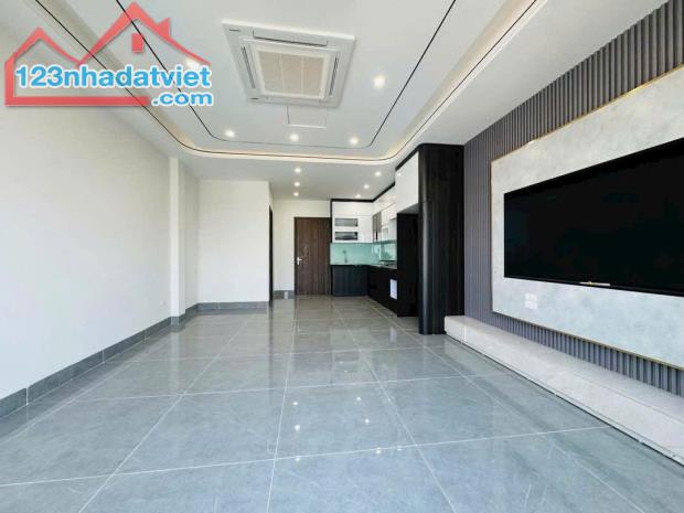 Bán nhà 640 Nguyễn Văn Cừ, Phường Gia Thụy, Long Biên. Thang Máy, 52m x 6T. Lh 0965858116 - 3
