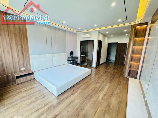 Bán nhà 640 Nguyễn Văn Cừ, Phường Gia Thụy, Long Biên. Thang Máy, 52m x 6T. Lh 0965858116 - 4