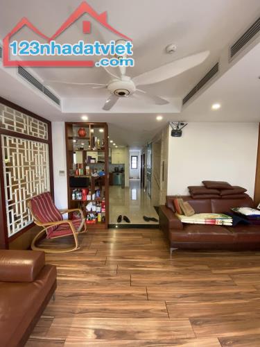 [Ô tô tránh] Bán gấp nhà Nguyễn Trãi,55m2X5T,MT 4.5m giá 12.5Tỷ, KD sầm uất