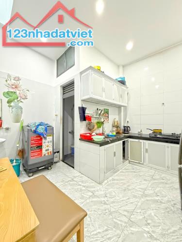 Nhà xinh lung linh 2 lầu ST hẻm 1247 Huỳnh Tấn Phát, Quận 7 - 3