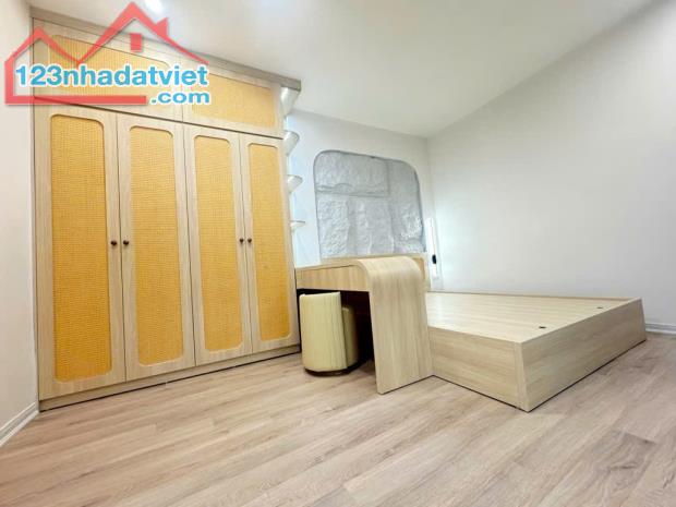 Bán nhà 30m x 4 tầng đường Giáp Bát - Hoàng Mai.