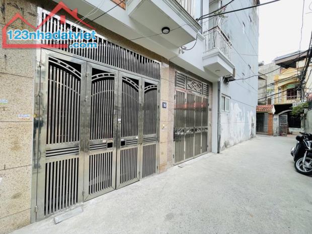 Bán nhà P. Đại Từ, HN, DT 38 m2 m2, 4 tầng, giá bán 6.1 tỷ 🔥Mô tả: ☀️ Nhà ngõ rộng 3m, th