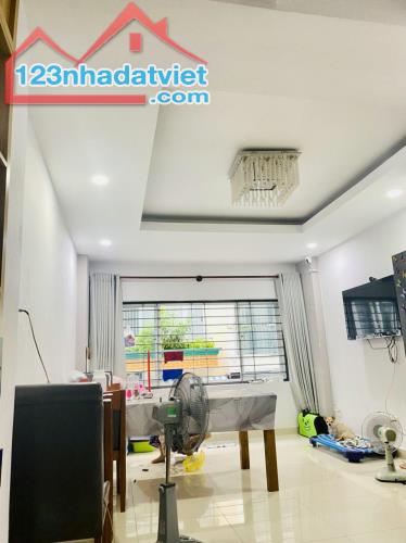 Ngộp8  Khu Tô Hiệu - Hòa Bình 68m2  - HXH 8m - 2 tầng - 2