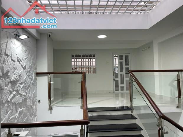 Bán nhà mặt tiền đường số Tân Phong Quận 7