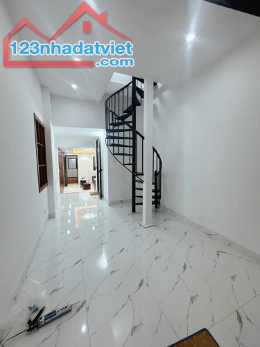BÁN CĂN HỘ TẬP THỂ ĐỐNG ĐA – Ô TÔ ĐỖ CỬA – KINH DOANH – FULL NỘI THẤT - 0358114768 - 1