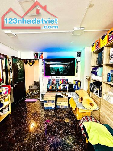 5 TỈ X - NHÀ CÔ BẮC QUẬN I - GẦN ĐH VĂN LANG - HẺM XE HƠI 1/ SÁT MẶT TIỀN - 33M2 2PN Ở &KD - 3