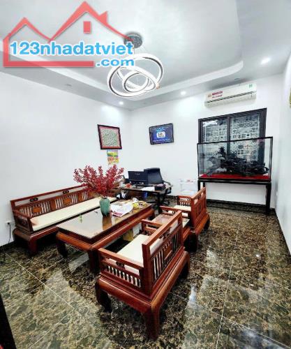 PHÂN LÔ Ô TÔ ĐỖ CỬA - GARA 7 CHỖ VÀO NHÀ - 5 TẦNG THANG MÁY - HAI BÀ TRƯNG- 57m x 5T, 18.7 - 1