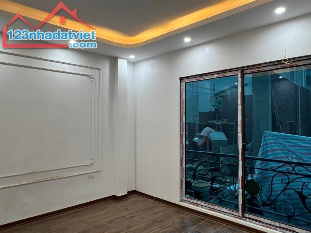 SIÊU PHẨM NHÀ ĐẸP – HIẾM CÓ - PHỐ LỤA - HÀ ĐÔNG 33m2, 5 tầng, MT 4,9m, 7x tỷ - 2