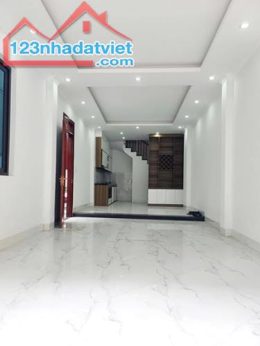 Bán nhà Nhật Tảo - ô tô đỗ cửa - ngõ siêu rộng và thoáng - 30m2 5 tầng - giá chỉ 5,75 tỷ - 1