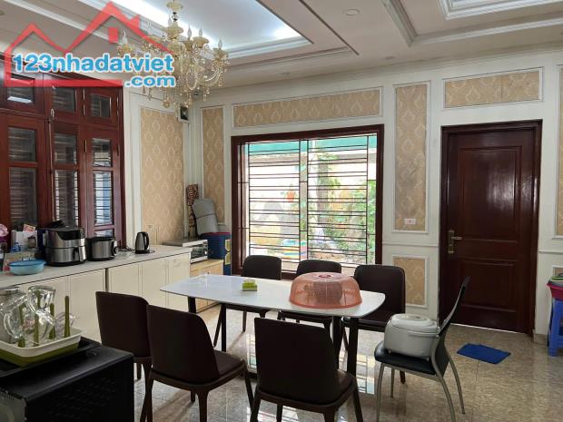 Bán biệt thự gần Khách sạn Mariot 48,5 tỷ, 180m2 - 1