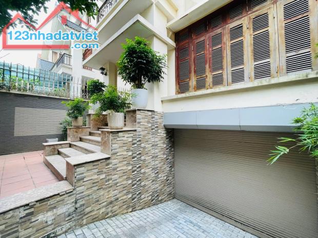 Bán biệt thự gần Khách sạn Mariot 48,5 tỷ, 180m2 - 2