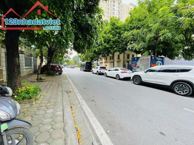 Bán biệt thự gần Khách sạn Mariot 48,5 tỷ, 180m2 - 3