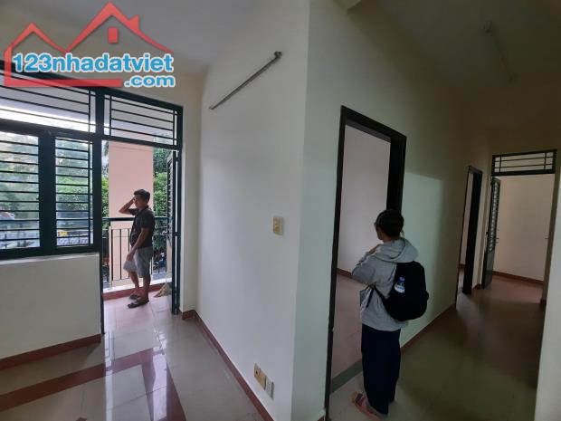 Bán chung cư 312 Lạc Long Quân quận 11, diện tích 64m2, giá 2 tỷ 6 - 2
