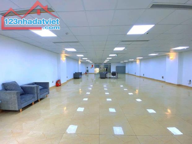 Tòa Văn Phòng Siêu Hiếm Phố Trần Thái Tông 170m2 Mt10m 9 Tầng Có Hầm Giá Đầu Tư 620tr/m2 - 1