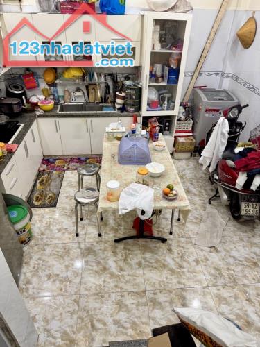 Nhà bán Lưu Hữu Phước. Phường 15 . Quận 8 . DT 4mx11,4m x 3Lầu DTSD 126m2 . BTCT kiên cố. - 2