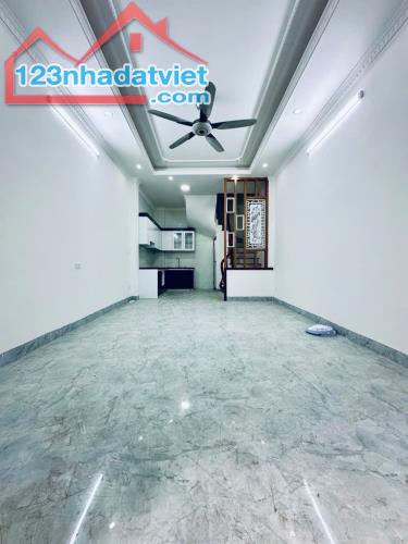 NHÀ MỚI  33M2x5 TẦNG, CÁCH Ô TÔ 15M, PHỐ DƯƠNG VĂN BÉ, HAI BÀ TRƯNG - 2