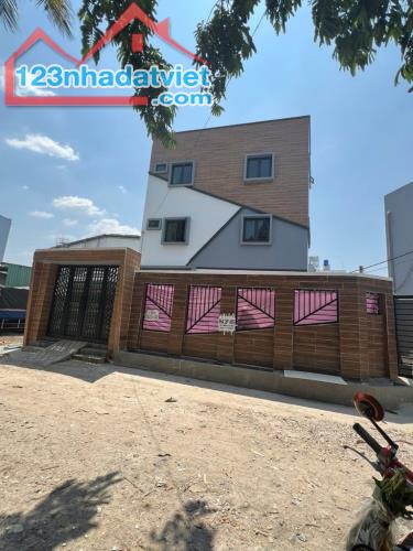 Bán nhà MT bờ kênh- 10 phòng cho thuê- 122m2- nhỉnh 6 tỷ