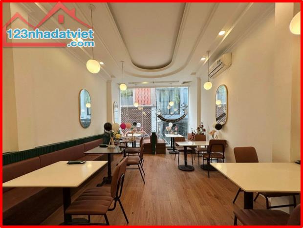 Cho thuê Mặt Bằng Trung Tâm Hoàn Kiếm , Ô Tô Đỗ Cửa, gần Nhà Hát lớn! 0902318197