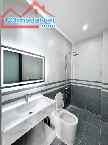 Bán nhà 1 Trệt 2 lầu đường ô tô 85m2 (P. Trung Dũng) chỉ 4,950 tỉ - 2