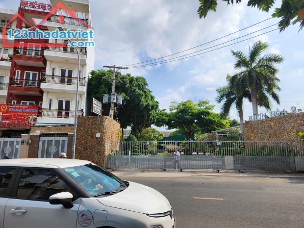 Bán nhà mặt tiền Trương Đình Hội, q8, nhỉnh 5 tỷ. Liên hệ: 0378747366 gặp Hồng
