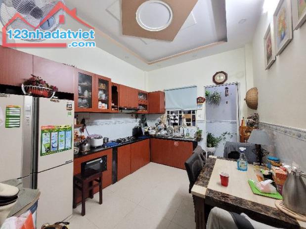 Bán nhà mặt tiền Trương Đình Hội, q8, nhỉnh 5 tỷ. Liên hệ: 0378747366 gặp Hồng - 2