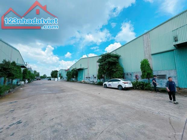 Cho thuê xưởng 4700m2 trong cụm KCN Tam Phước, Biên Hòa, giá thuê 245tr/tháng.