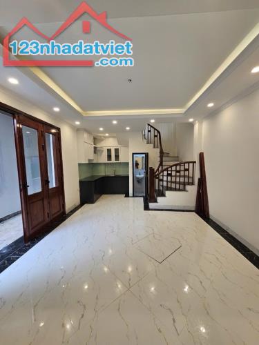 Nhượng lại nhà 🏠 Đàm Quang Trung, 35 m2 , rao 5,7 tỉ ( có TL )