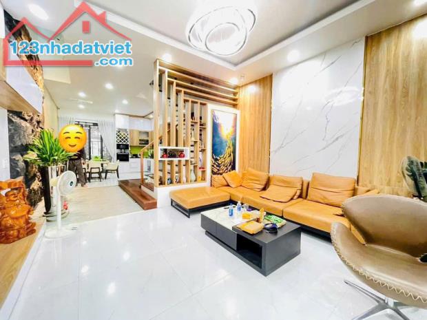 Bán nhà mặt đường Đặng Ma La - Quán Nam, 100m, 4 tầng, Giá 9.7 tỉ, dân xây cực đẹp - 1