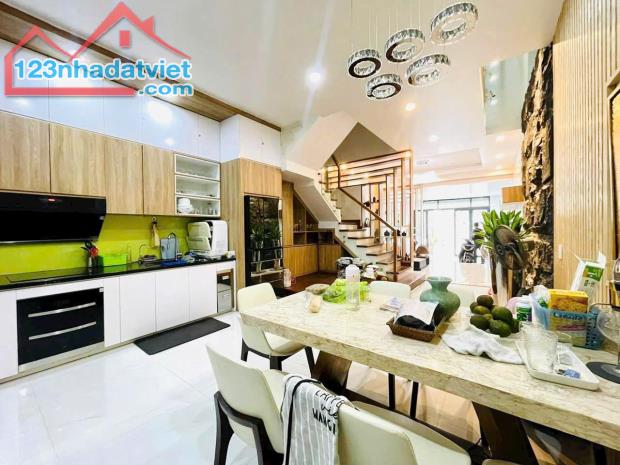 Bán nhà mặt đường Đặng Ma La - Quán Nam, 100m, 4 tầng, Giá 9.7 tỉ, dân xây cực đẹp - 2