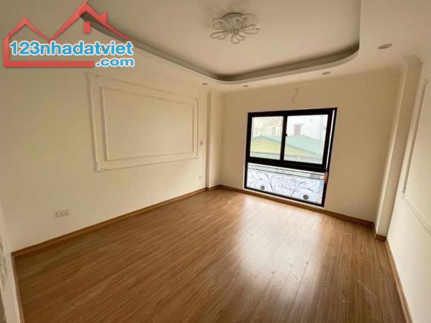 NHÀ 5 TẦNG - DIỆN TÍCH 30M2 - HƯỚNG ĐÔNG NAM - ĐẮC TÀI ĐẮC LỘC!BÁN NHÀ ĐẸP NHƯ MƠ -GIÁ HOT - 2