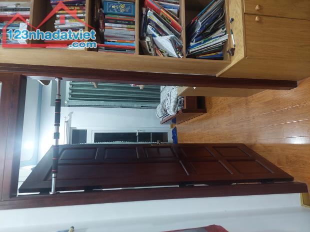 Cần bán nhà: DT đất 68m2, ngang 3,6m dài 18,9m. 3 mê, 3 PN, nội thất hoàn chỉnh