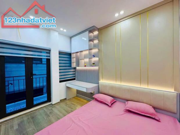 BÁN SIÊU PHẨM TÔN ĐỨC THẮNG,ĐỐNG ĐA,DT26M2 NHÀ MỚI TINH - FULL NỘI THẤT, CHỈ 5 TỶ - 5