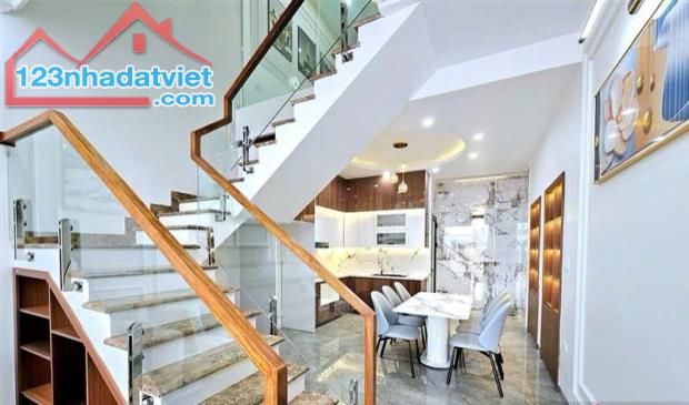 NHÀ ĐẸP, THIẾT KẾ HIỆN ĐẠI TẠI TĐC VINHOMES RIVERSIDE HỒNG BÀNG. - 2