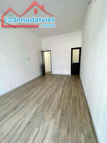 Bán nhà lạc long quân, quận 11, 24m2, giá không tới 4 tỷ, dòng tiền 100tr/năm. - 2