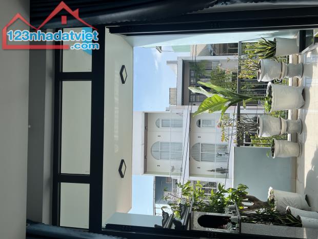 Bán nhà 3 tầng mặt tiền đường Hải Phòng . DT:82m . Giá : 16tỷ300 thương lượng