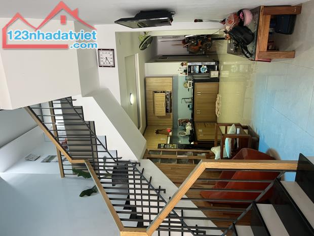 Bán nhà 3 tầng mặt tiền đường Hải Phòng . DT:82m . Giá : 16tỷ300 thương lượng - 1