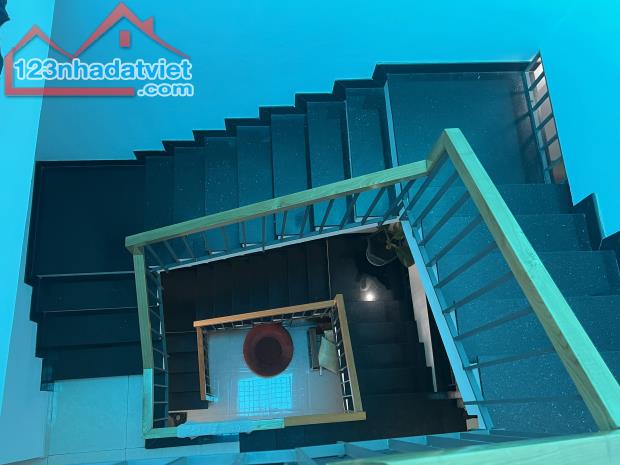 Bán nhà 3 tầng mặt tiền đường Hải Phòng . DT:82m . Giá : 16tỷ300 thương lượng - 2