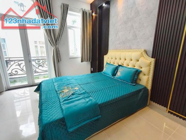 NHÀ ĐẸP QUANG TRUNG GV - GẦN NGÃ 3 VỚI TÂN SƠN - DT 52M² - HXH VÔ NHÀ - CHỈ 6.X TỶ - 4