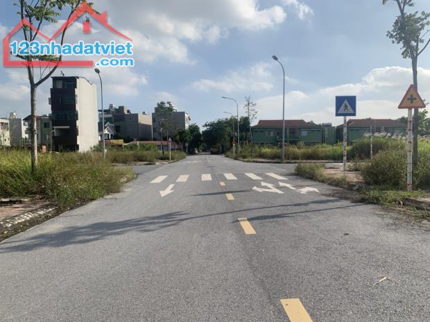 Cần bán gấp 97,4m đất dãy TT4 khu đấu giá Cự Khối mới, gần hồ Bộ Đội sắp triển khai - 3