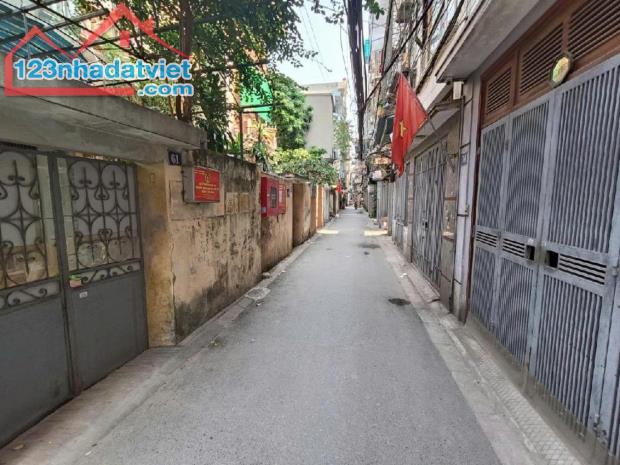 Bán nhà Trương Định, 5.x tỷ, 6T x MT 4.2m, chưa đên 50m ra ô tô, 4 ngủ, full nội thất